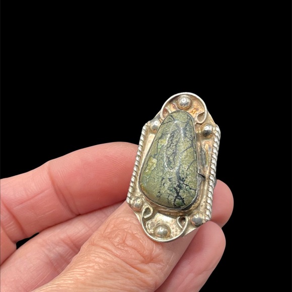 Vintage  sterling and sage jasper ring - Picture 2 of 5